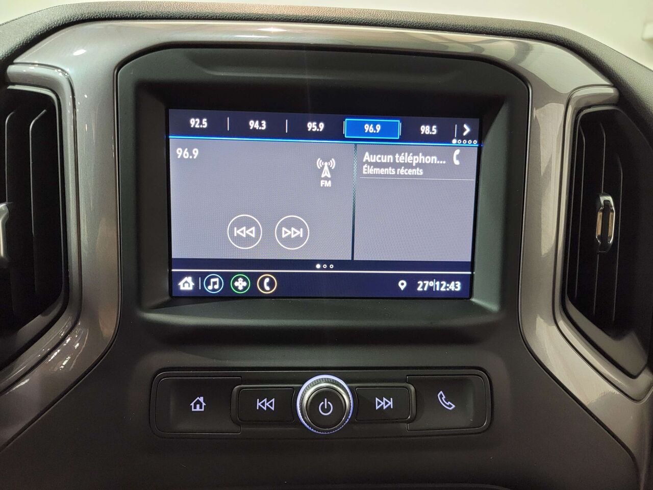2022 Chevrolet Silverado 1500 LTD 4WD Crew Cab 157" Custom Trail Boss Black Val-David - photo #17