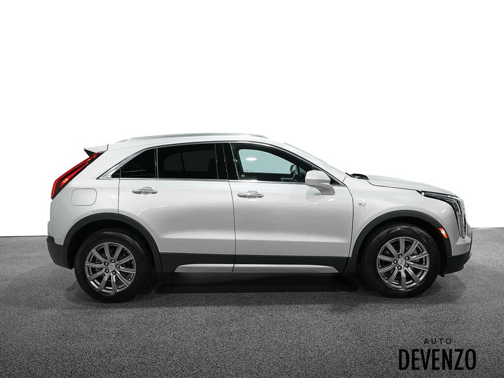 2020 Cadillac XT4 Silver Saint-Eustache - photo #1