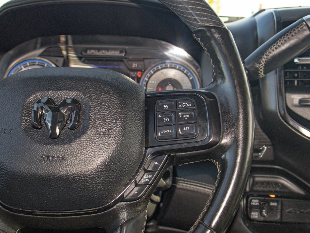 2022 Ram 3500 Limited 4x4 Crew Cab 6'4 Box White Sherwood Park - photo #25