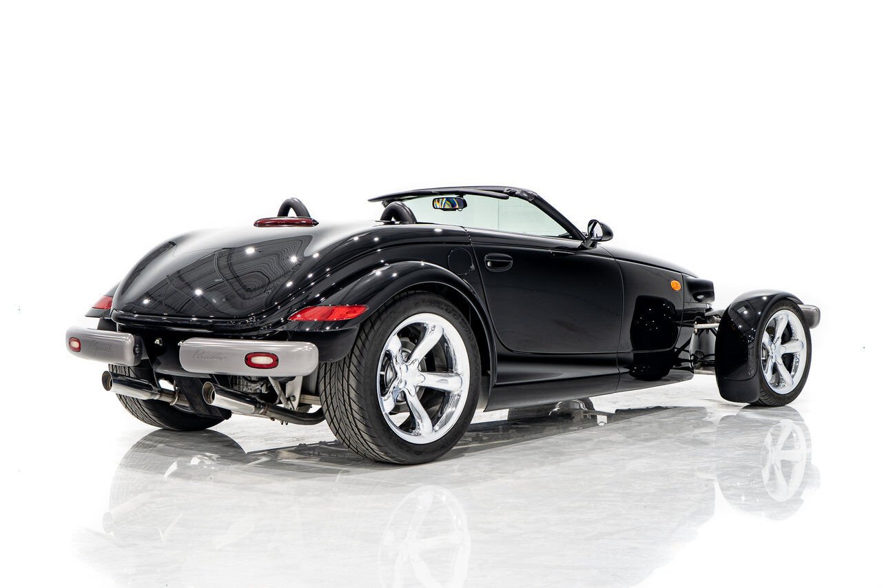 Plymouth Prowler Desirable Black Colour with only 7,611KM (4756mi) from new **PRICE IN USD** 1999 Noir Montréal - photo #56