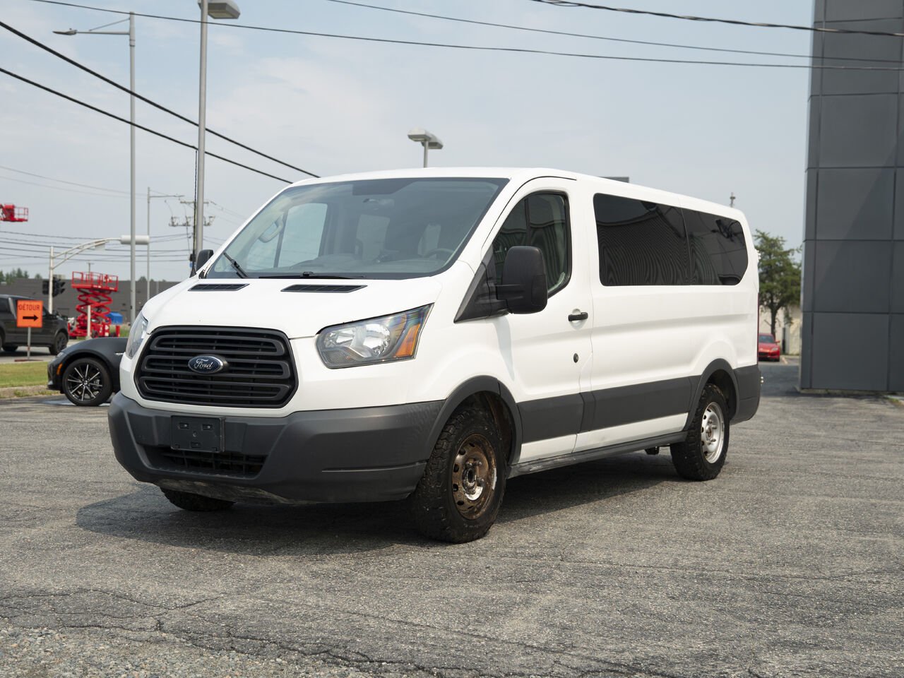 Ford Transit tourisme U03082 | T-150 XL toit bas 130 po porte pivotante côté passager 2018 Blanc Val-d'Or - photo #0