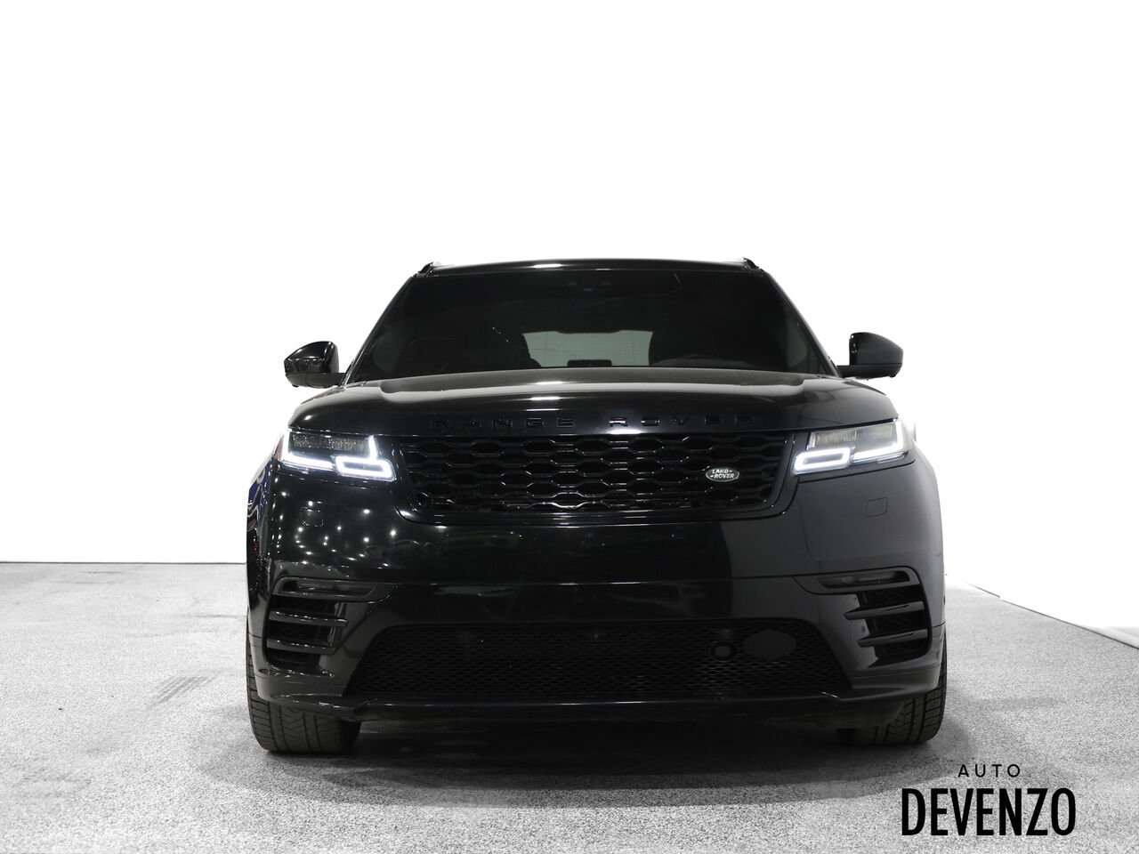 2018 Land Rover Range Rover Velar Black Saint-Eustache - photo #5