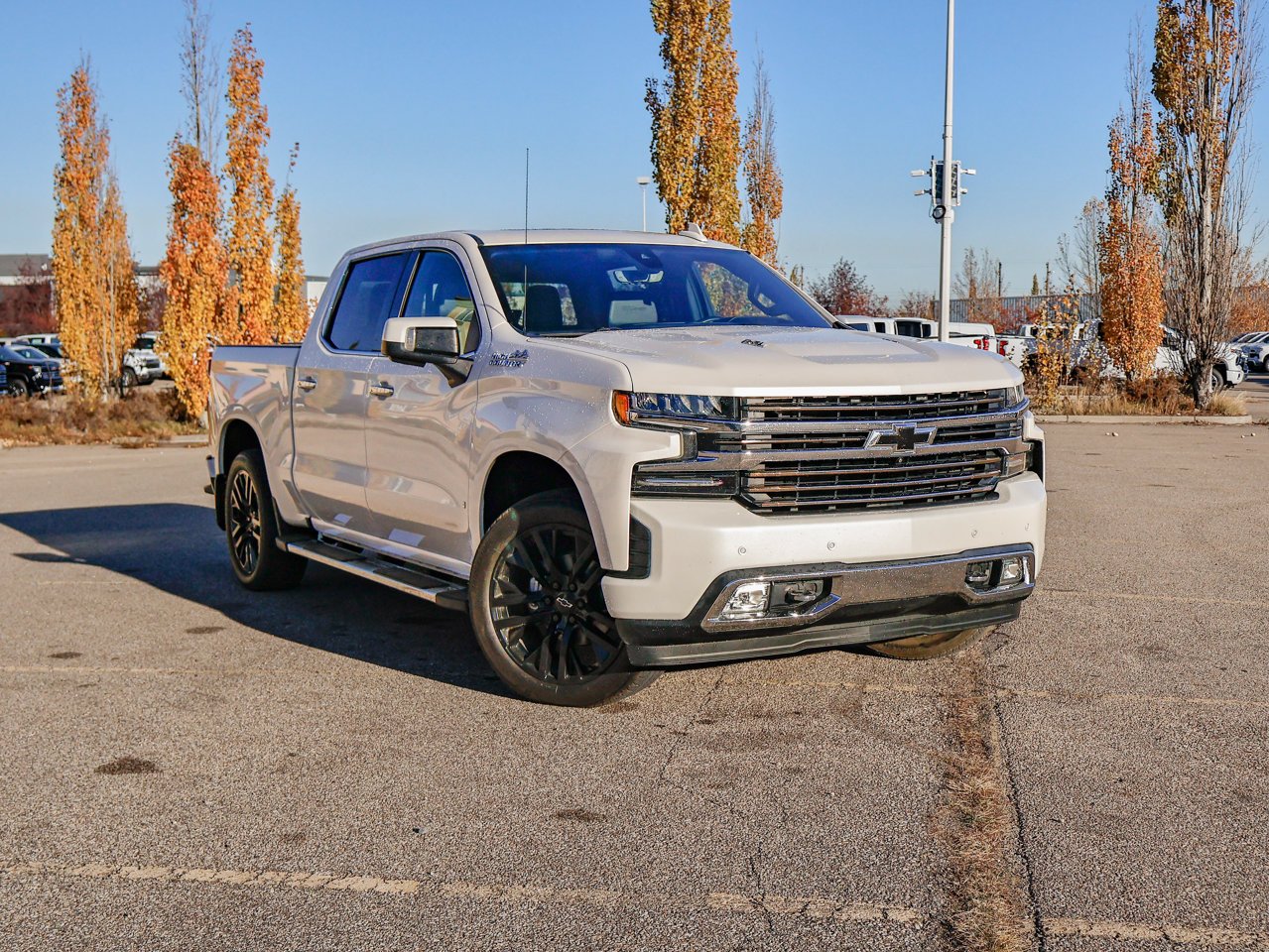 2020 Chevrolet Silverado 1500 4WD Crew Cab 147 High Country White Sherwood Park - photo #1