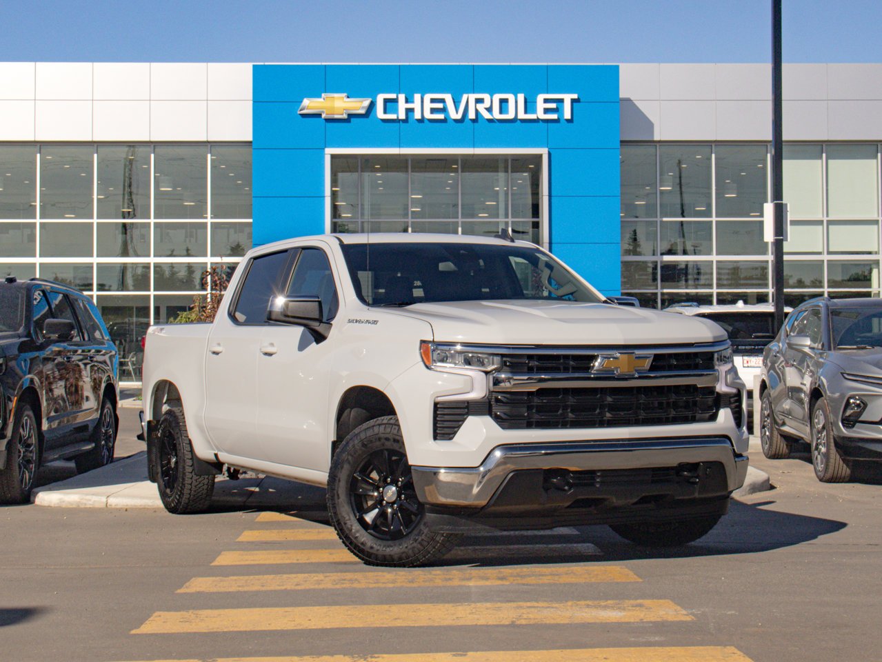 2023 Chevrolet Silverado 1500 4WD Crew Cab 147 LT White Sherwood Park - photo #1