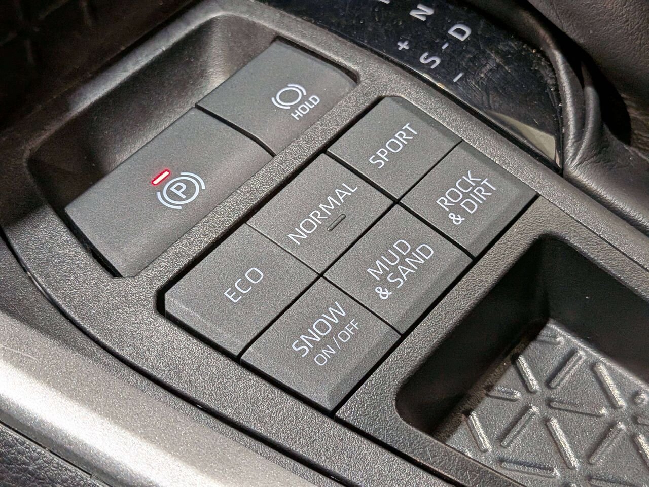 Toyota RAV4 LE AWD 2024 Noir Val-David - photo #25