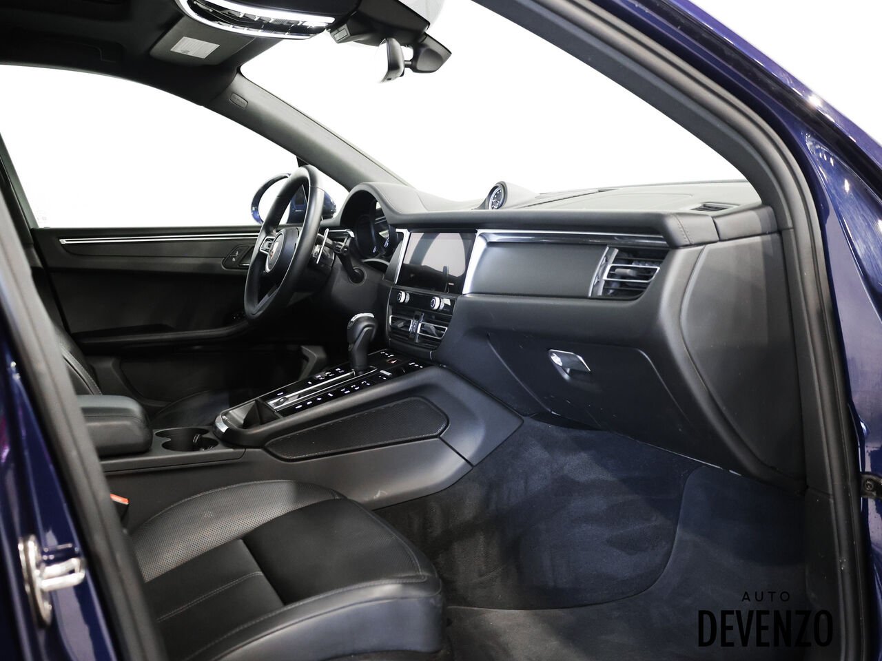 2025 Porsche Macan Blue Saint-Eustache - photo #6