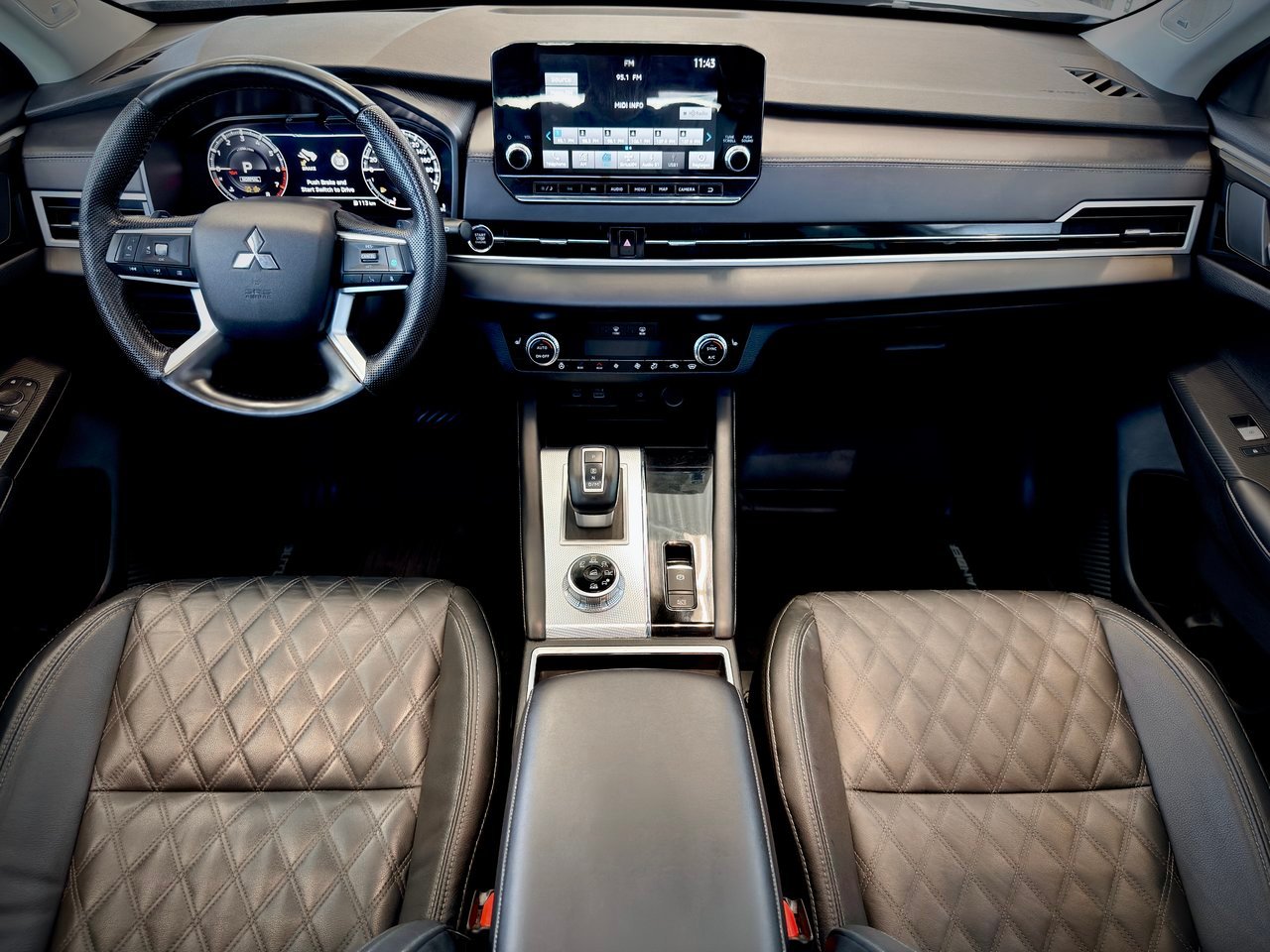 2023 Mitsubishi Outlander gray Notre-Dame-des-Prairies - photo #17