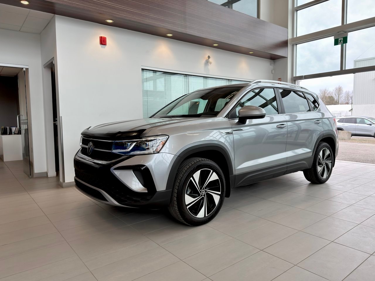 Volkswagen Taos 2023 Argent Notre-Dame-des-Prairies - photo #32