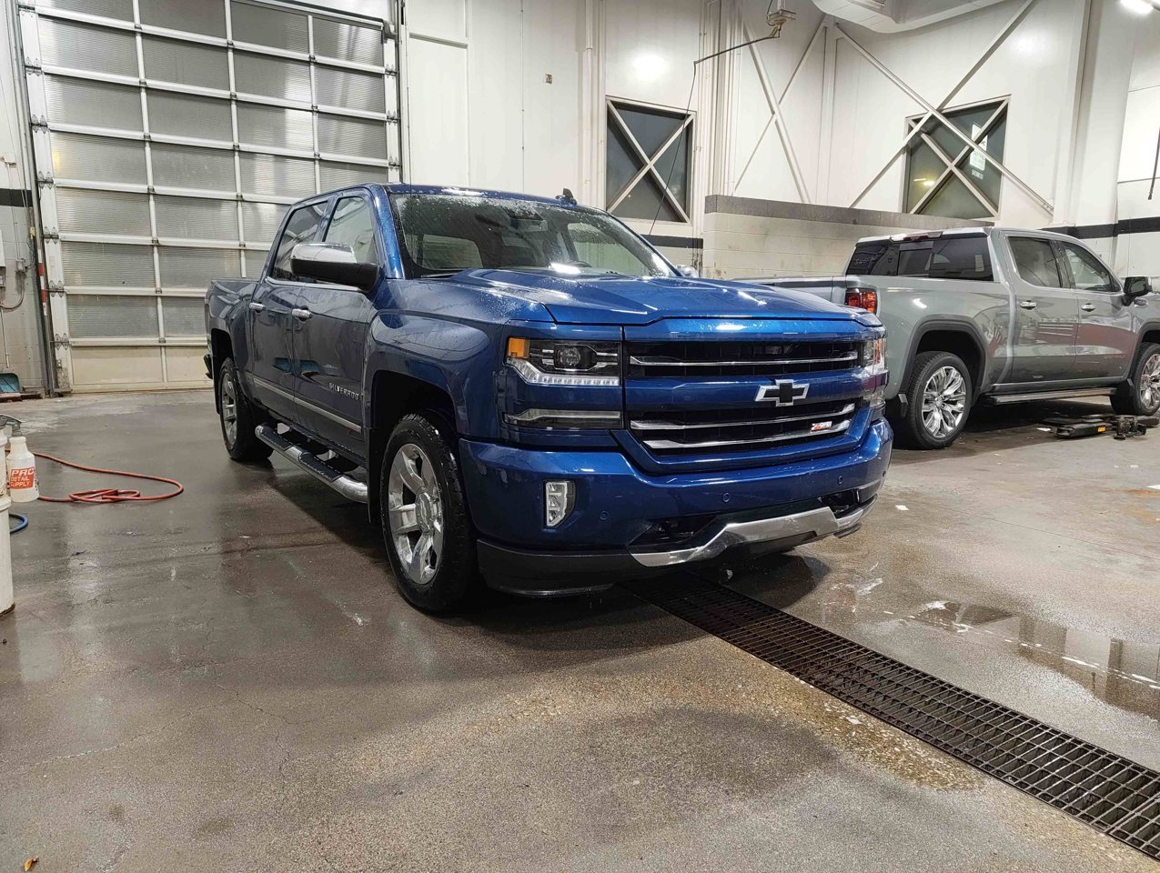 2018 Chevrolet Silverado 1500 4WD Crew Cab 143.5 LTZ w/2LZ Blue Sherwood Park - photo #2