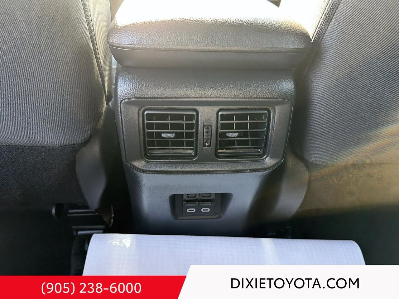 2025 Toyota RAV4 HYBRID LE AWD / HEATED SEATS / TOYOTA SAFETY SENSE / CARPLAY AND ANDROID AUTO Grey Mississauga - photo #16