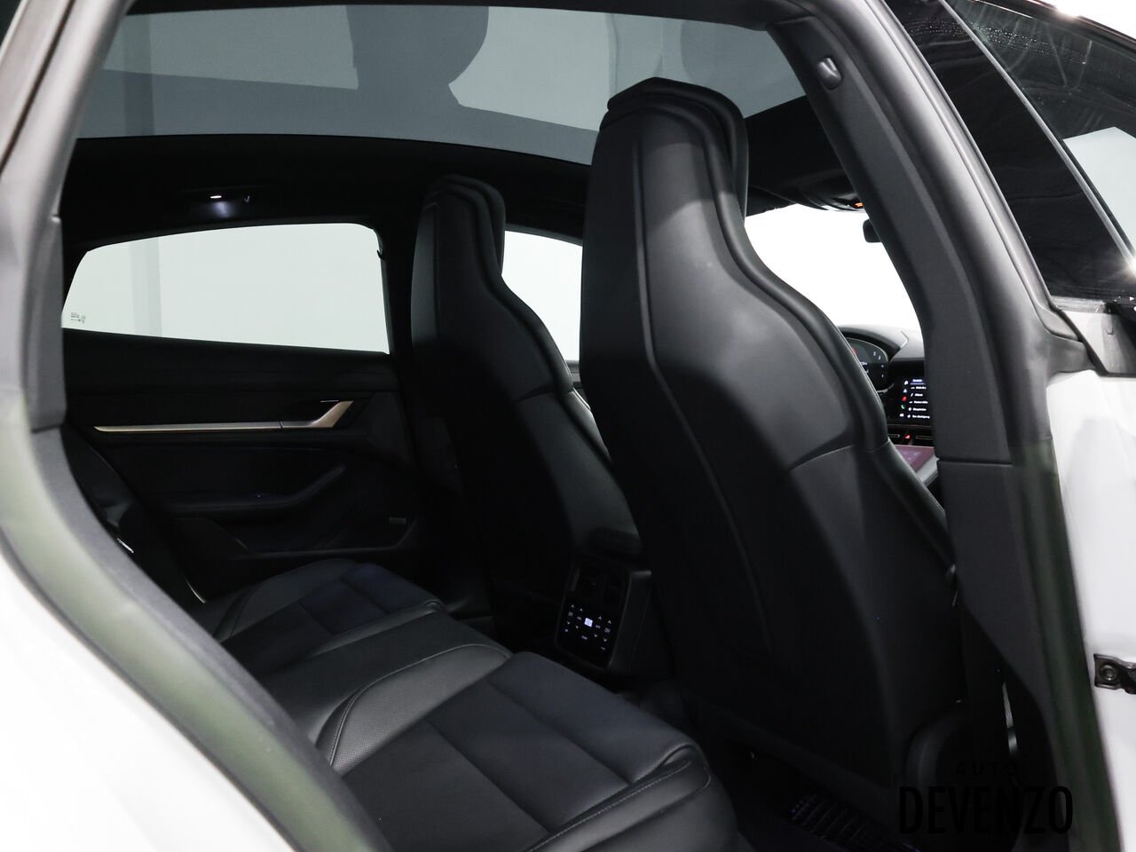 Porsche Taycan 2023 Blanc Saint-Eustache - photo #8