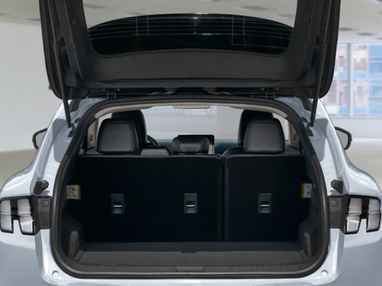 2026 Ford Mustang Mach-E Shadow Black Mont-Laurier - photo #5