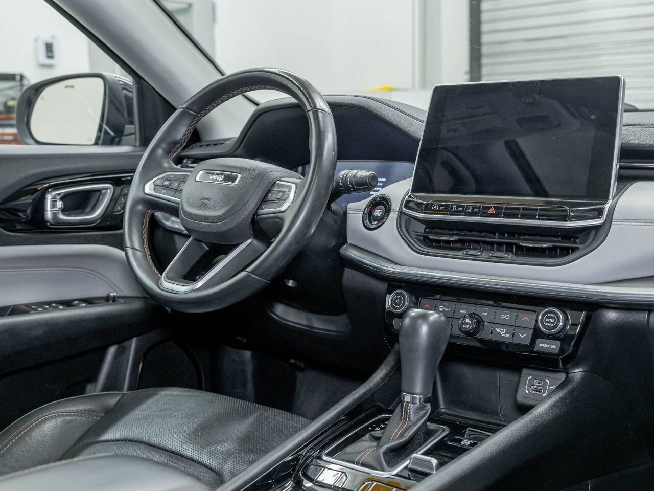 2022 Jeep Compass LIMITED 4X4 *TOIT* NAV CUIR SIÈGES VENTIL ALPINE Granite Crystal Saint-Jérôme - photo #27