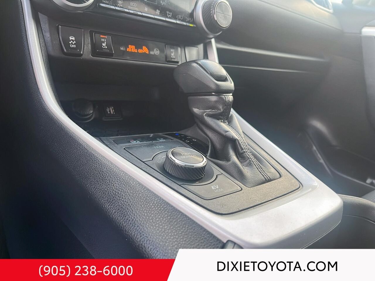 2025 Toyota RAV4 HYBRID LE AWD / CLEAN CARFAX / HEATED SEATS / TOYOTA SAFETY SENSE / CARPLAY AND ANDROID AUTO Black Mississauga - photo #16