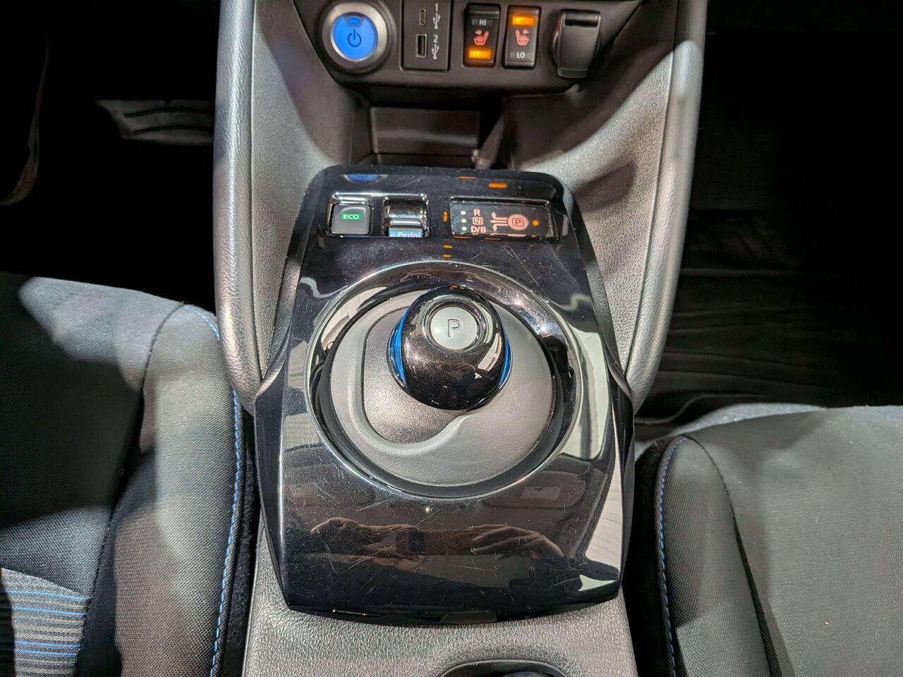 2020 Nissan LEAF SV Hatchback Black Val-David - photo #28