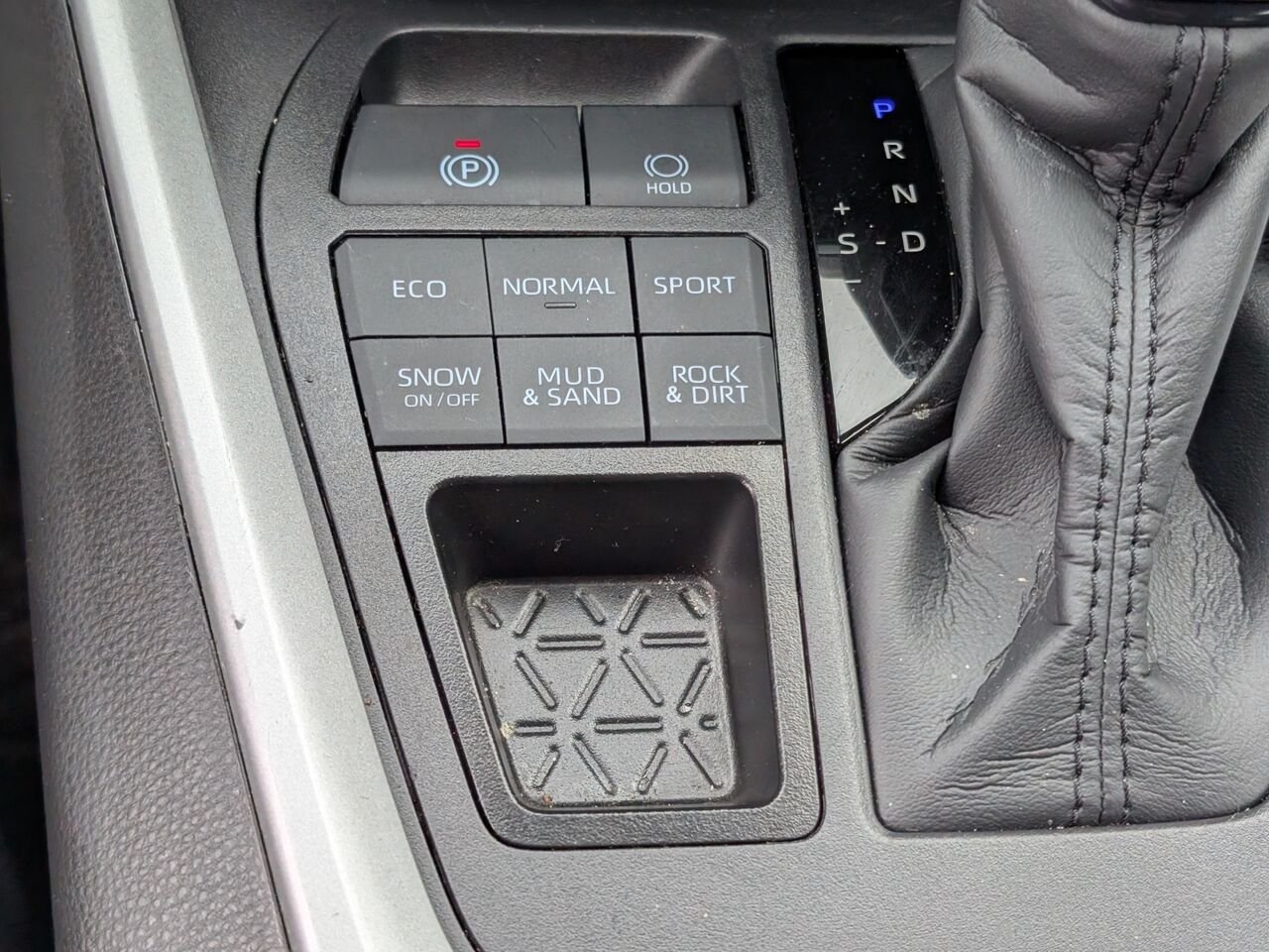 Toyota RAV4 LE/SIÈGES CHAUFFANTS/CAMÉRA DE RECUL/BLUETOOTH/AC/ 2025 Noir Sherbrooke - photo #11