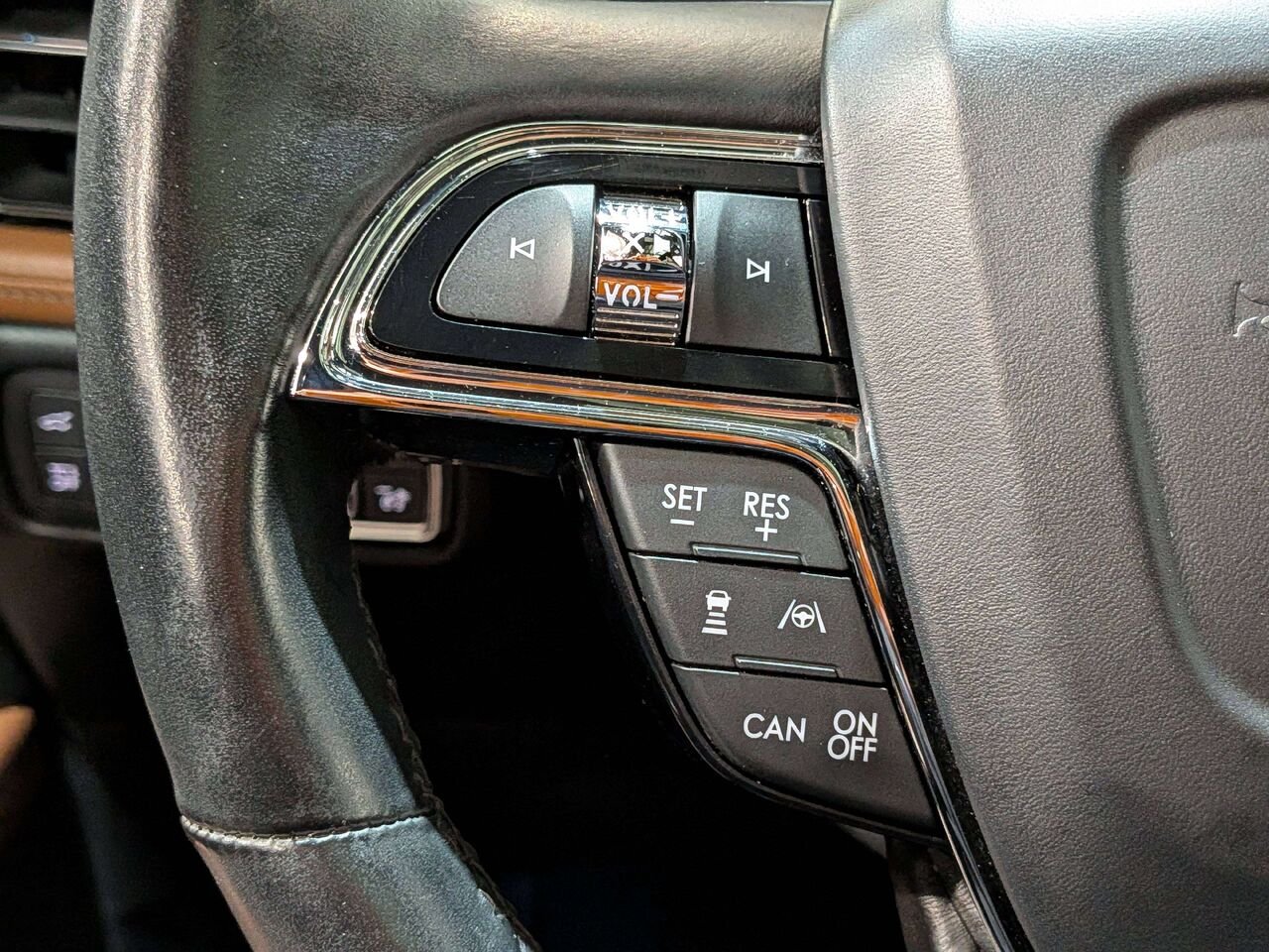 2022 Lincoln Nautilus Reserve AWD Black Val-David - photo #17