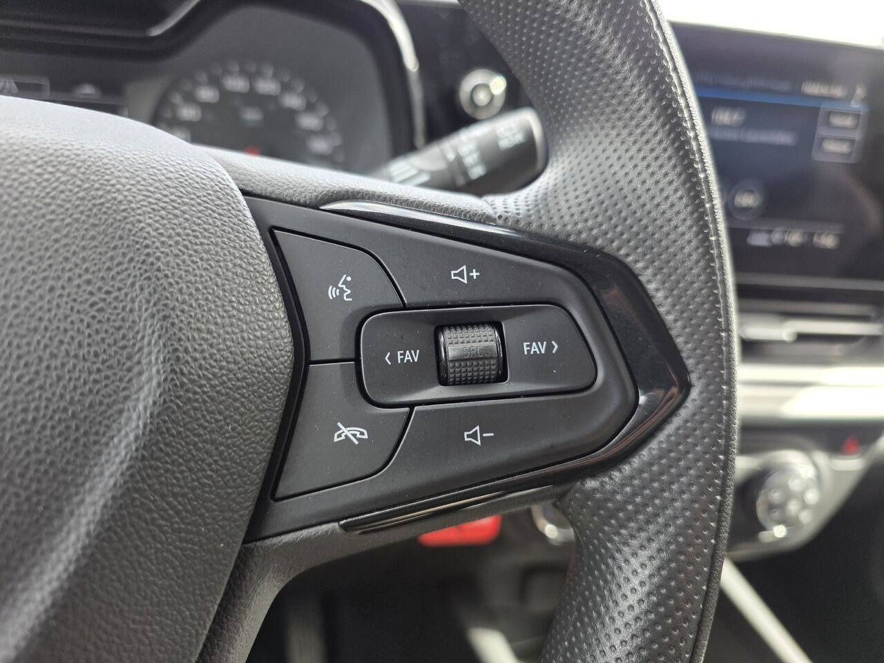 Chevrolet Trax LS 2025 Rouge Mont-Laurier - photo #20