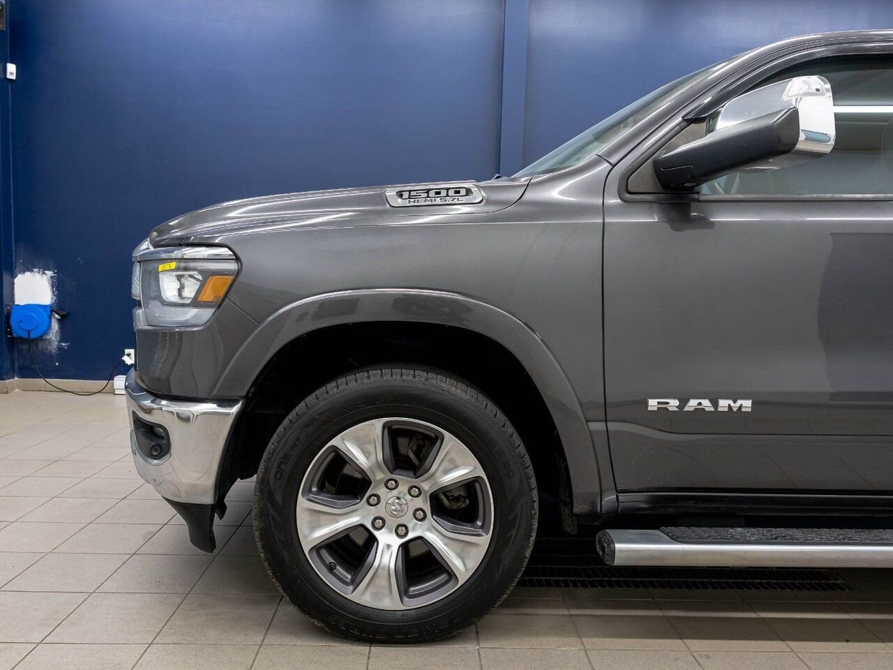 2020 Ram 1500 LARAMIE CREW 4X4 V8 *TOIT* NAV CUIR SIÈGES VENTIL Granite Crystal Saint-Jérôme - photo #34