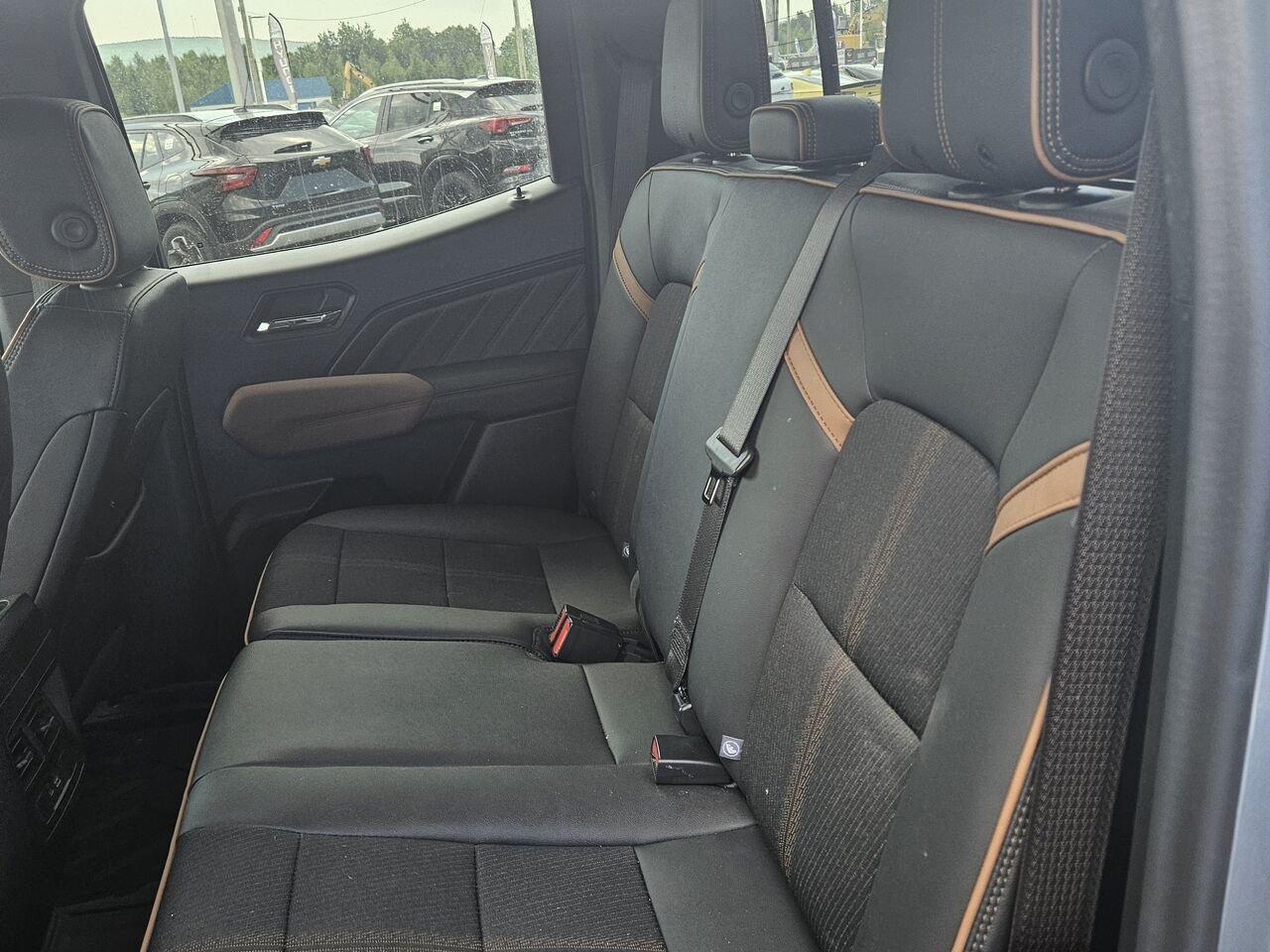 2024 GMC Canyon AT4 cabine multiplace 4RM Grey Thetford Mines - photo #15