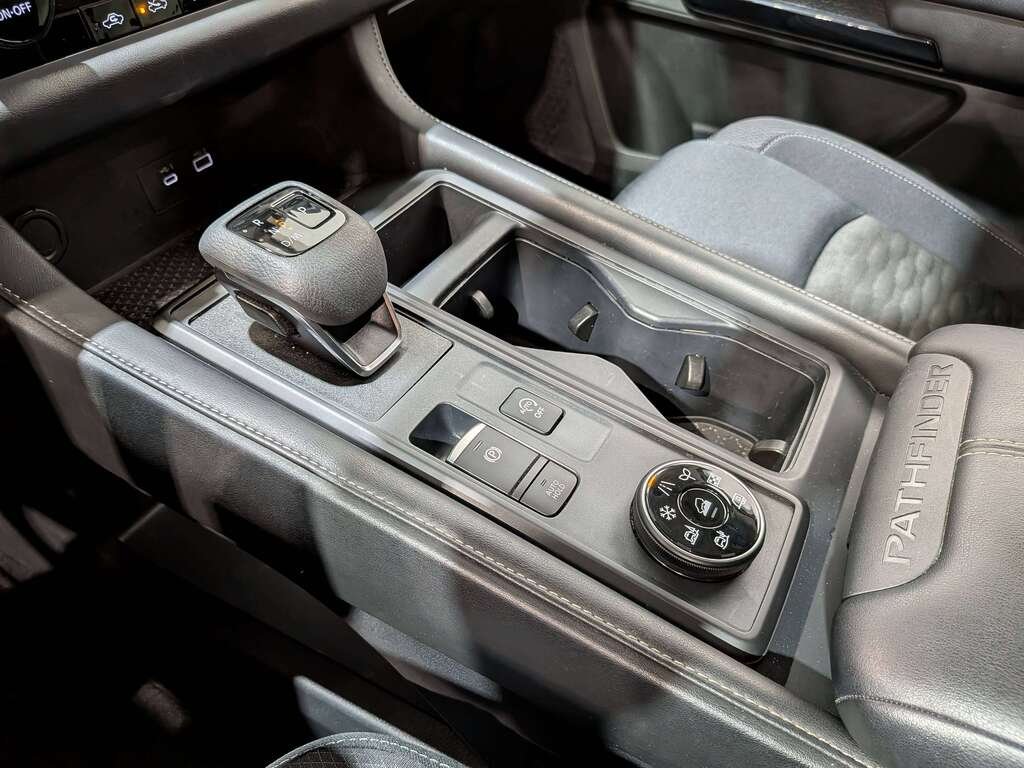 Nissan Pathfinder 2024 Gris Val-David - photo #30