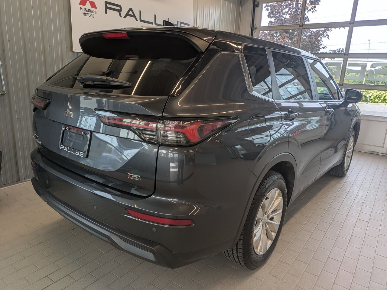 2025 Mitsubishi Outlander Grey Gatineau - photo #19