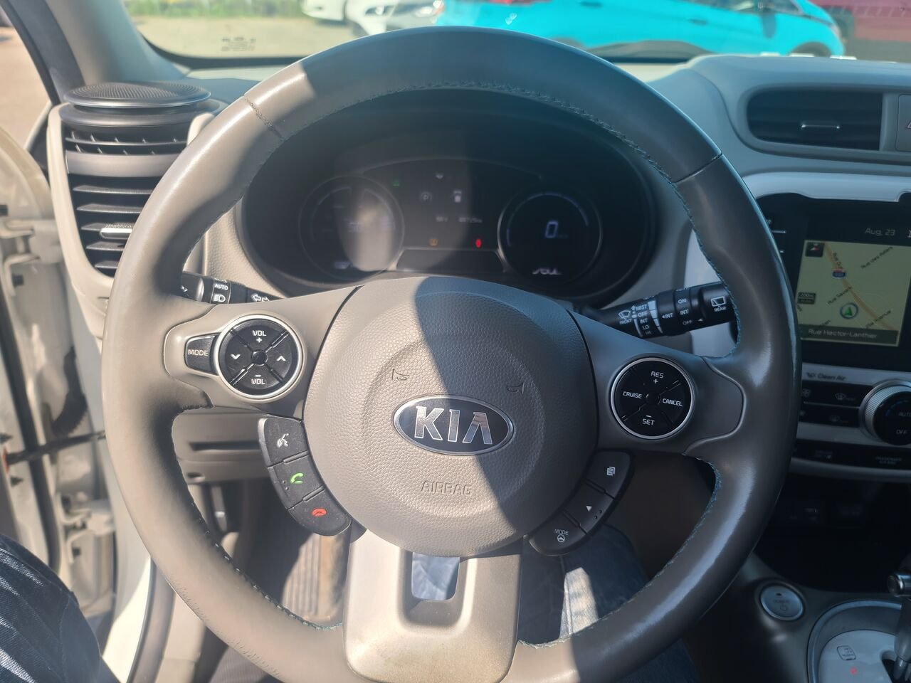 2018 Kia Soul EV White  - photo #10