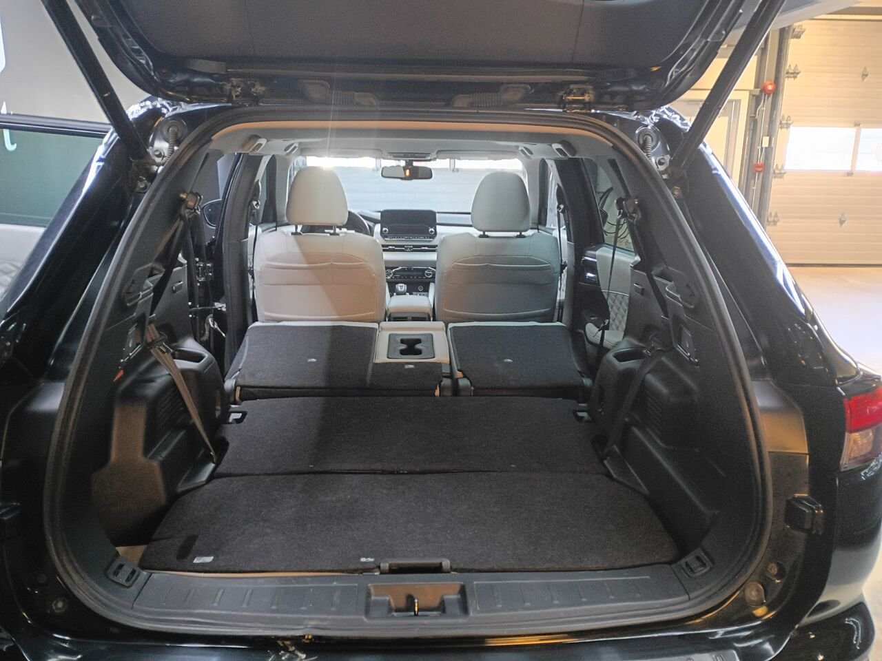 2023 Mitsubishi Outlander Plug-In Hybrid Black Blainville - photo #15