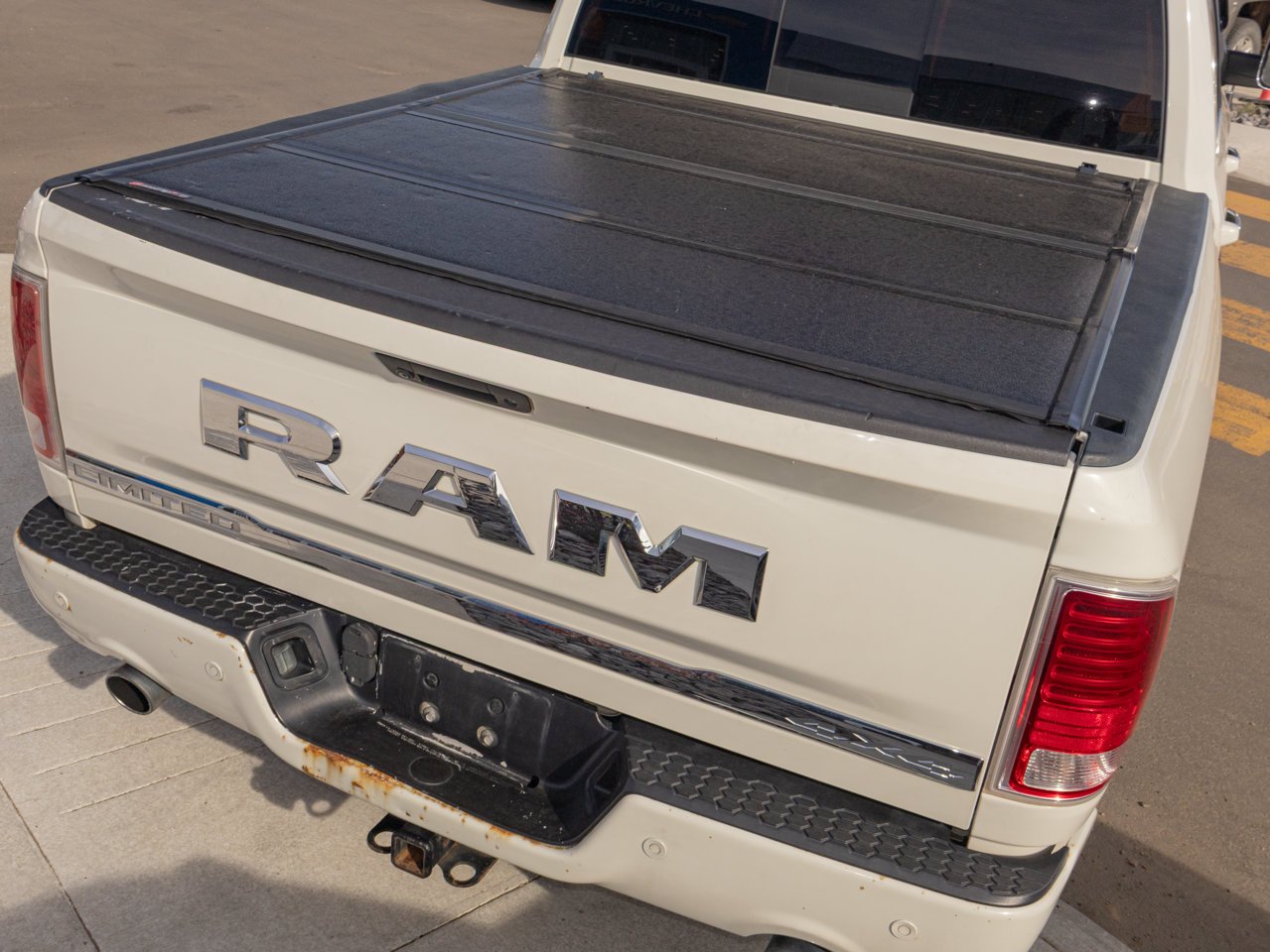 2018 Ram 1500 Limited 4x4 Crew Cab 5'7 Box *Ltd Avail* White Sherwood Park - photo #11