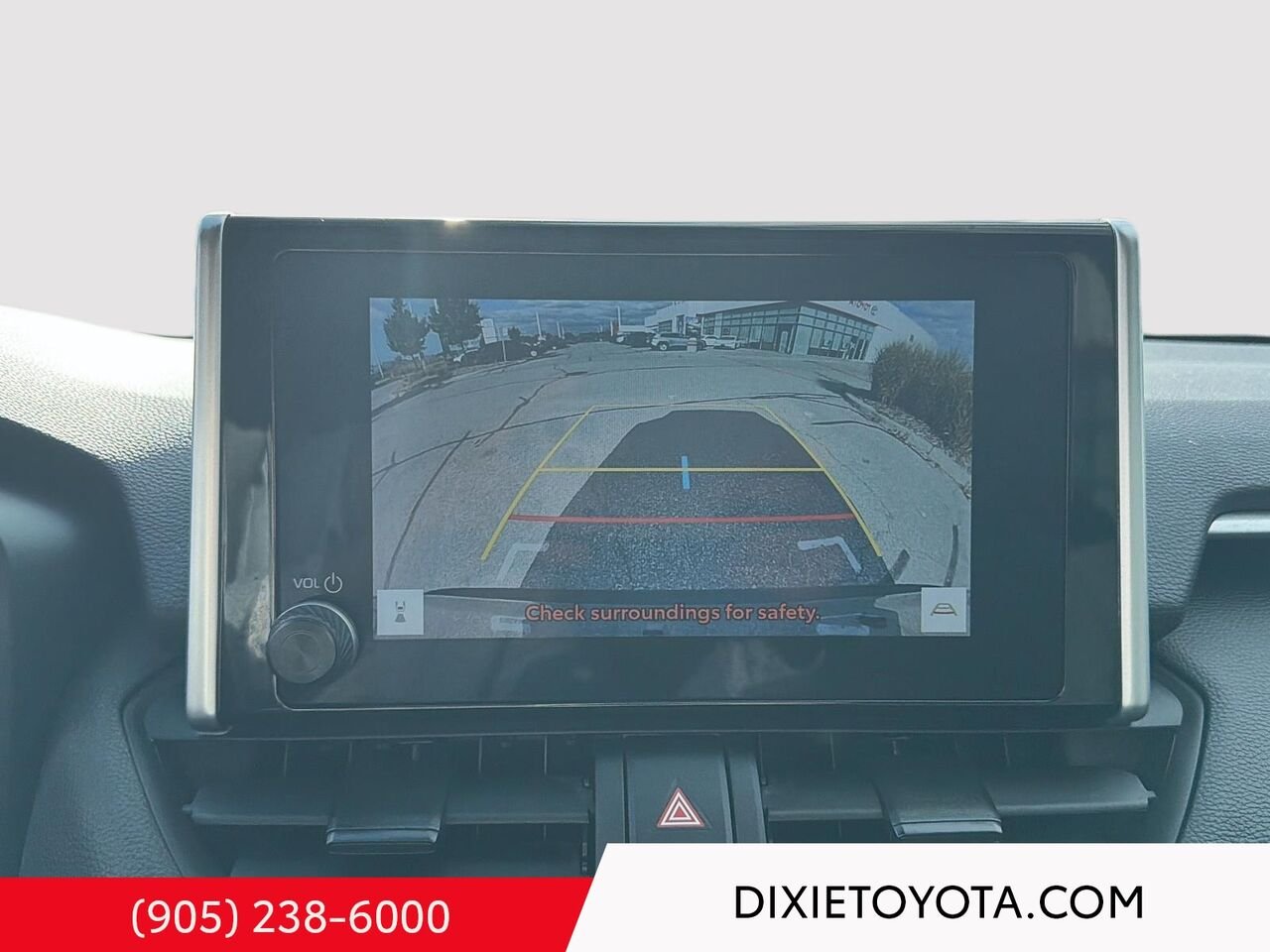 2024 Toyota RAV4 XLE AWD / CLEAN CARFAX / HEATED SEATS / MOONROOF / BACKUP CAMERA White Mississauga - photo #15