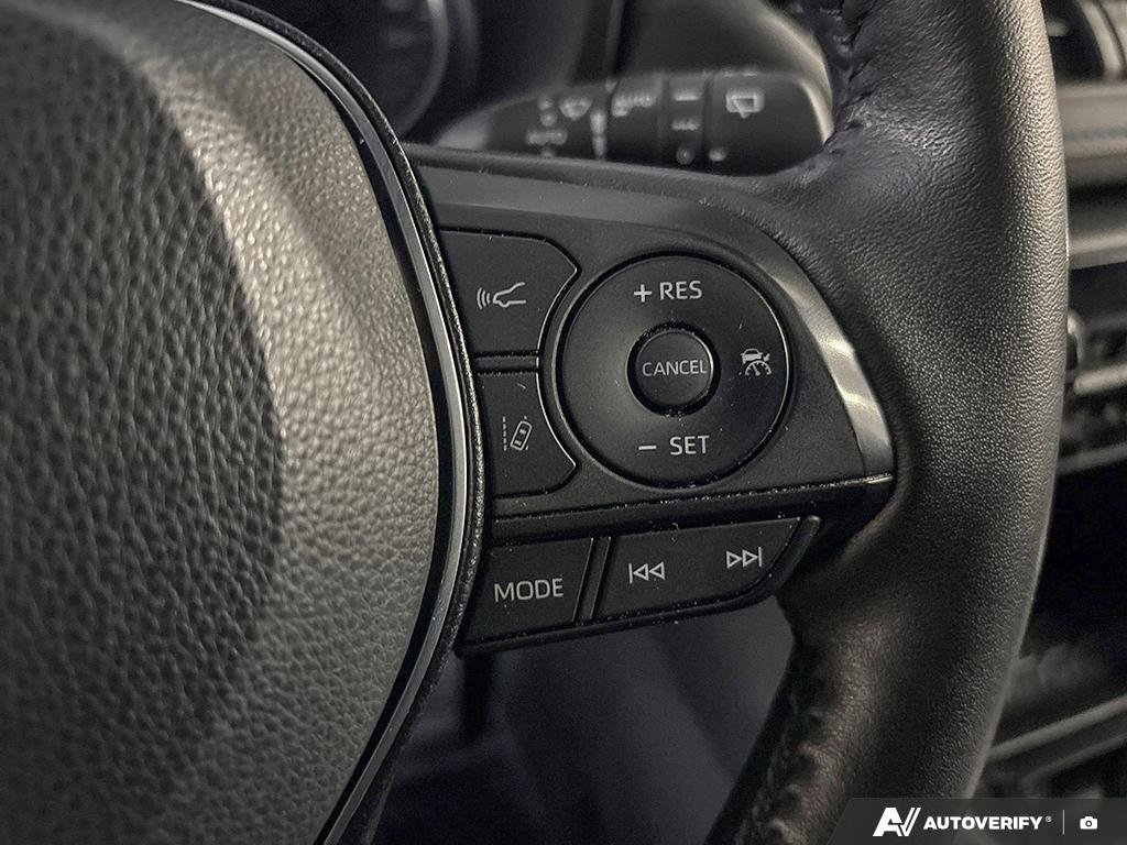 2022 Toyota RAV4 2602099A | Hybrid SE, well maintained, local trade Black Edmonton - photo #15
