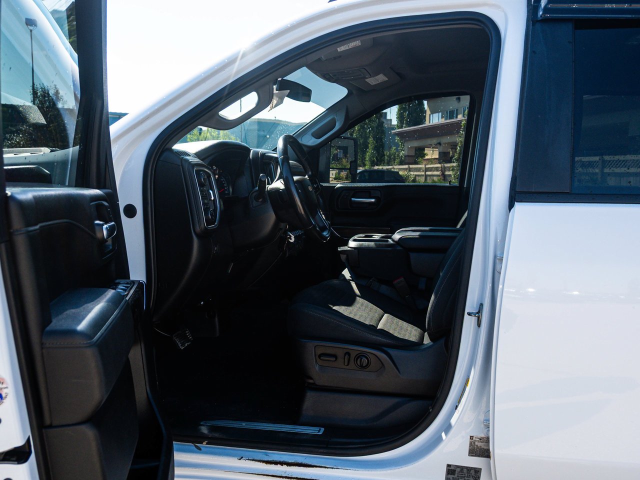 2021 Chevrolet Silverado 2500HD 4WD Crew Cab 159 LT White Sherwood Park - photo #16