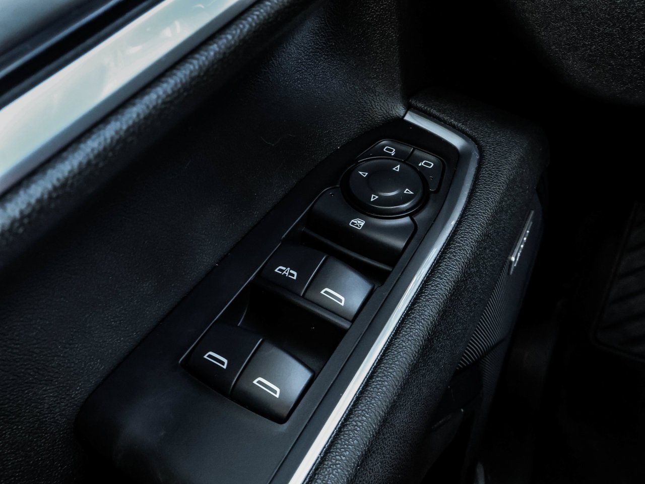 2025 Chevrolet Silverado 1500 4WD Crew Cab 147 RST Blue Sherwood Park - photo #19