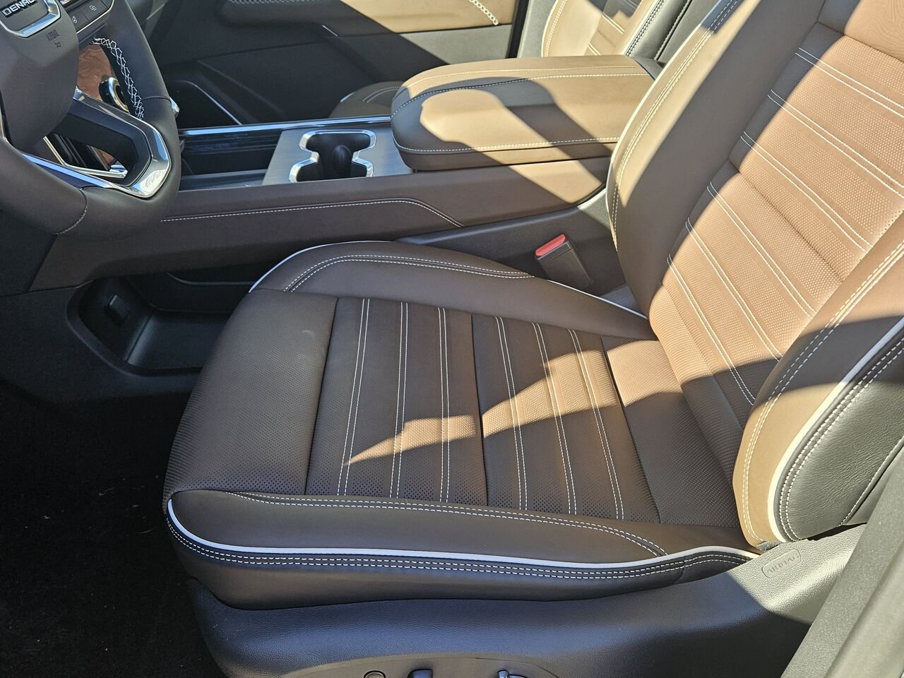 GMC Acadia Denali Ultimate 4 portes TI 2027 Ébène crépuscule métallisé Thetford Mines - photo #14