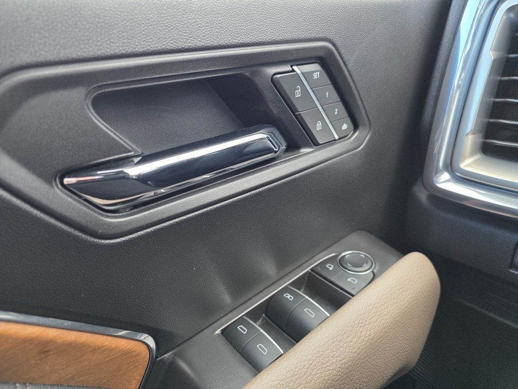 2025 GMC Canyon Denali Black Mont-Laurier - photo #23