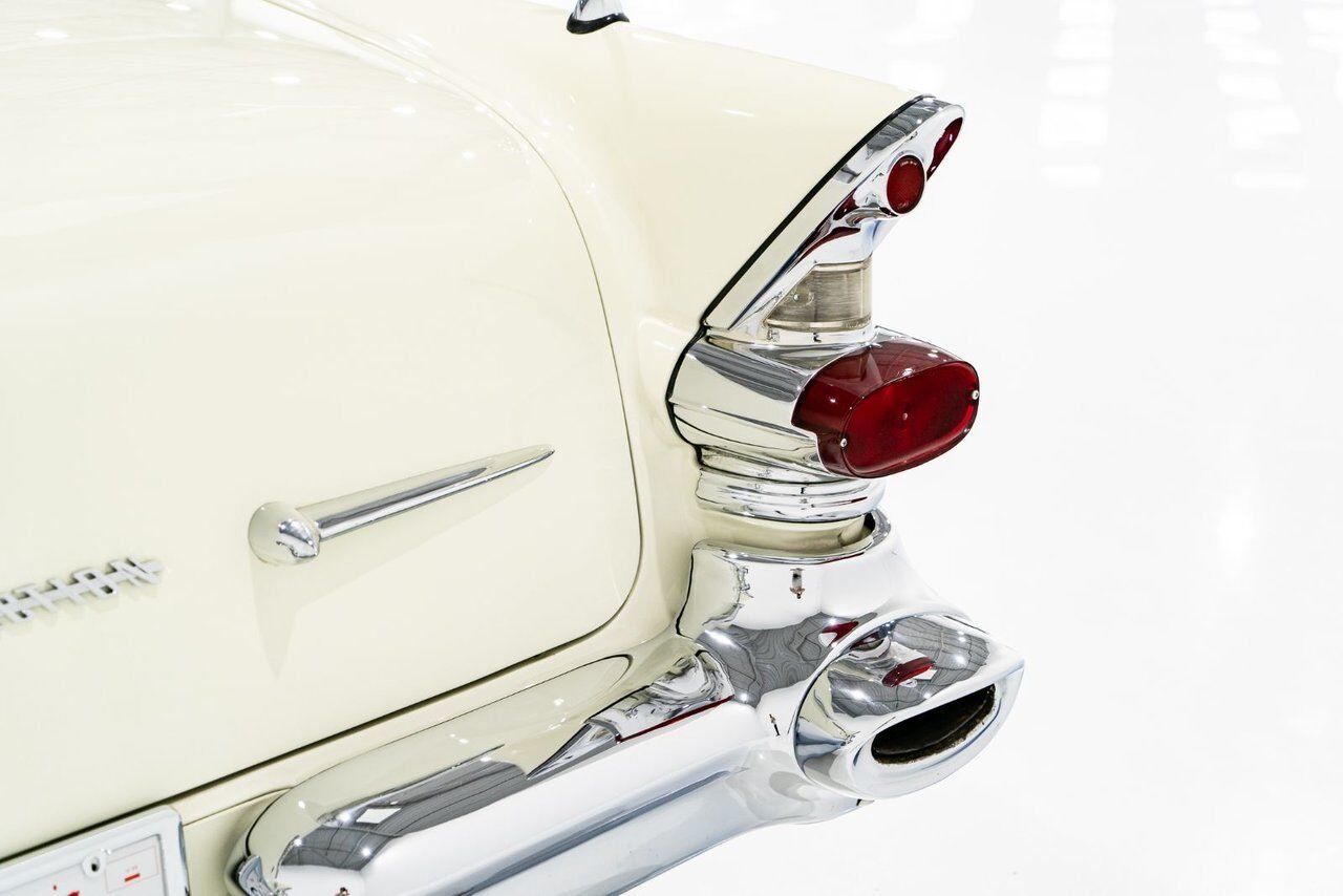 Pontiac Bonneville *PRICE IN USD* Fuel injected 347/315HP 1 of 630 produced 1957 Blanc Montréal - photo #42