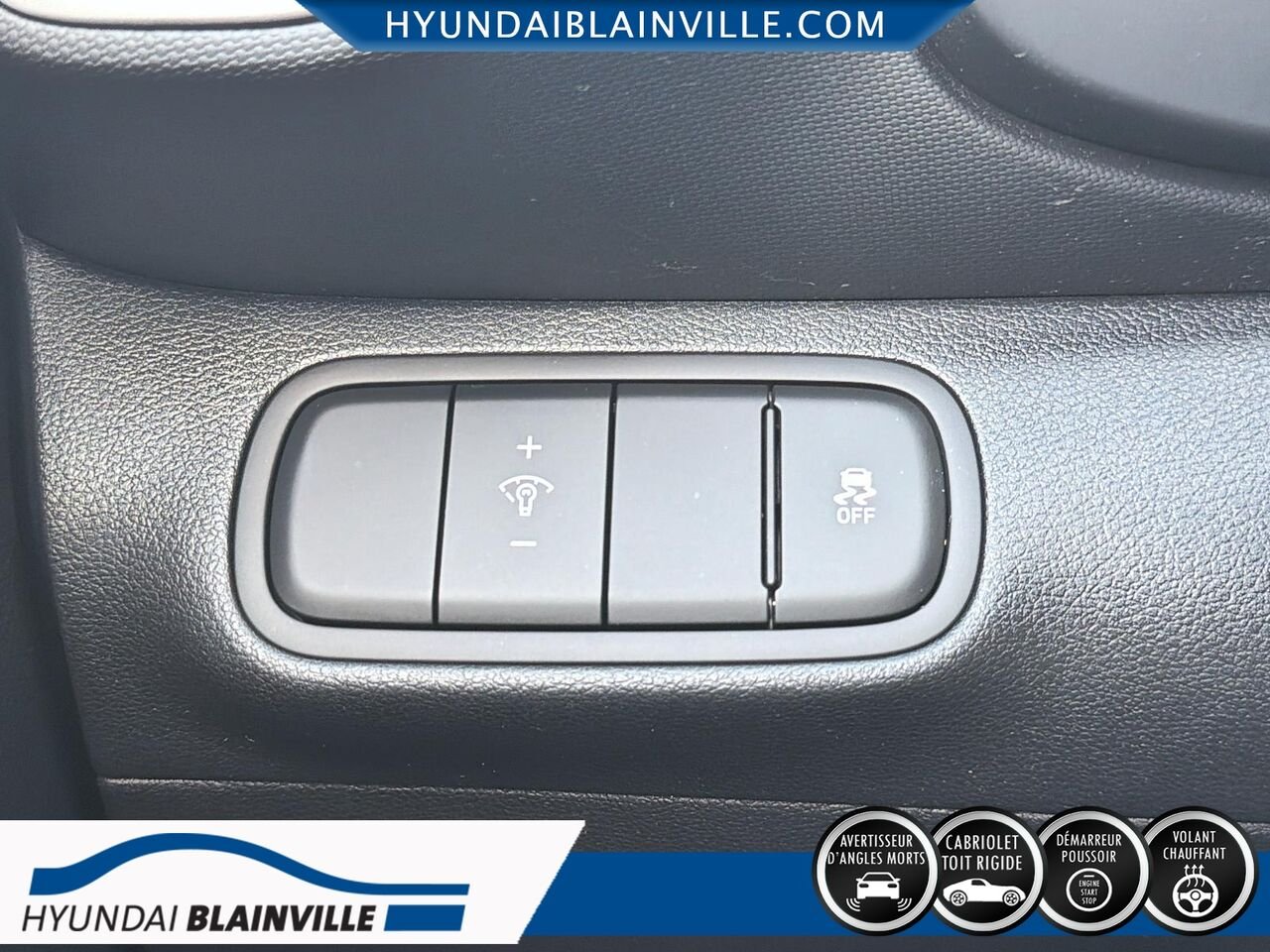 2023 Hyundai Venue Silver Blainville - photo #10
