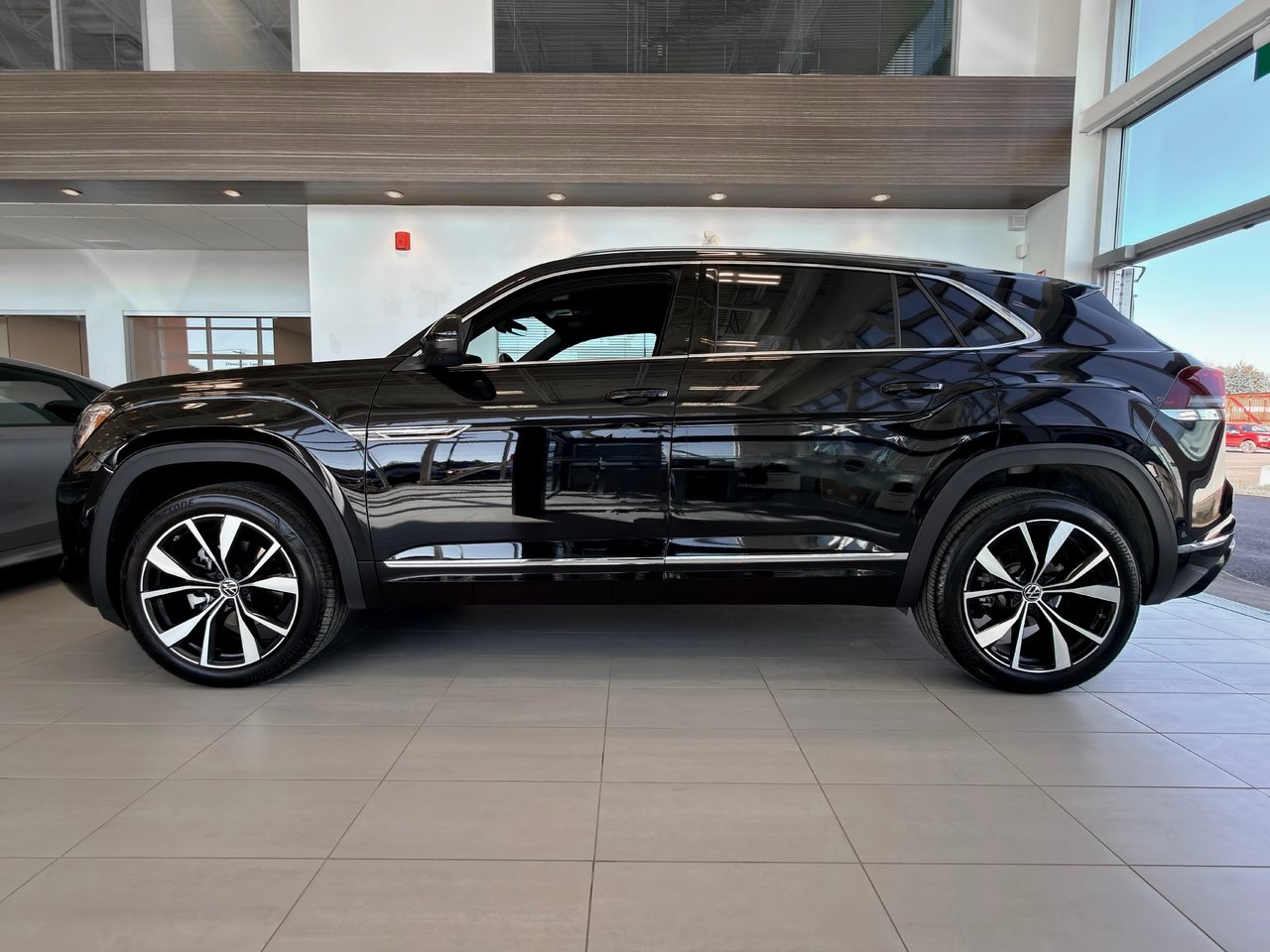 2026 Volkswagen Atlas Cross Sport Black Notre-Dame-des-Prairies - photo #7