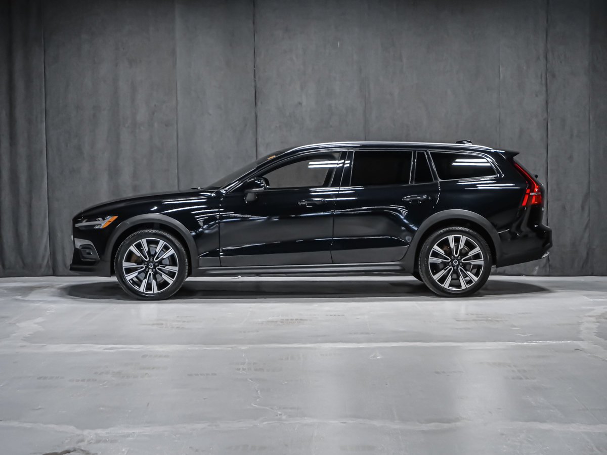 2023 Volvo V60 Cross Country B5 PLUS CLIMAT POLESTAR HARMAN KARDON Black Montreal - photo #2