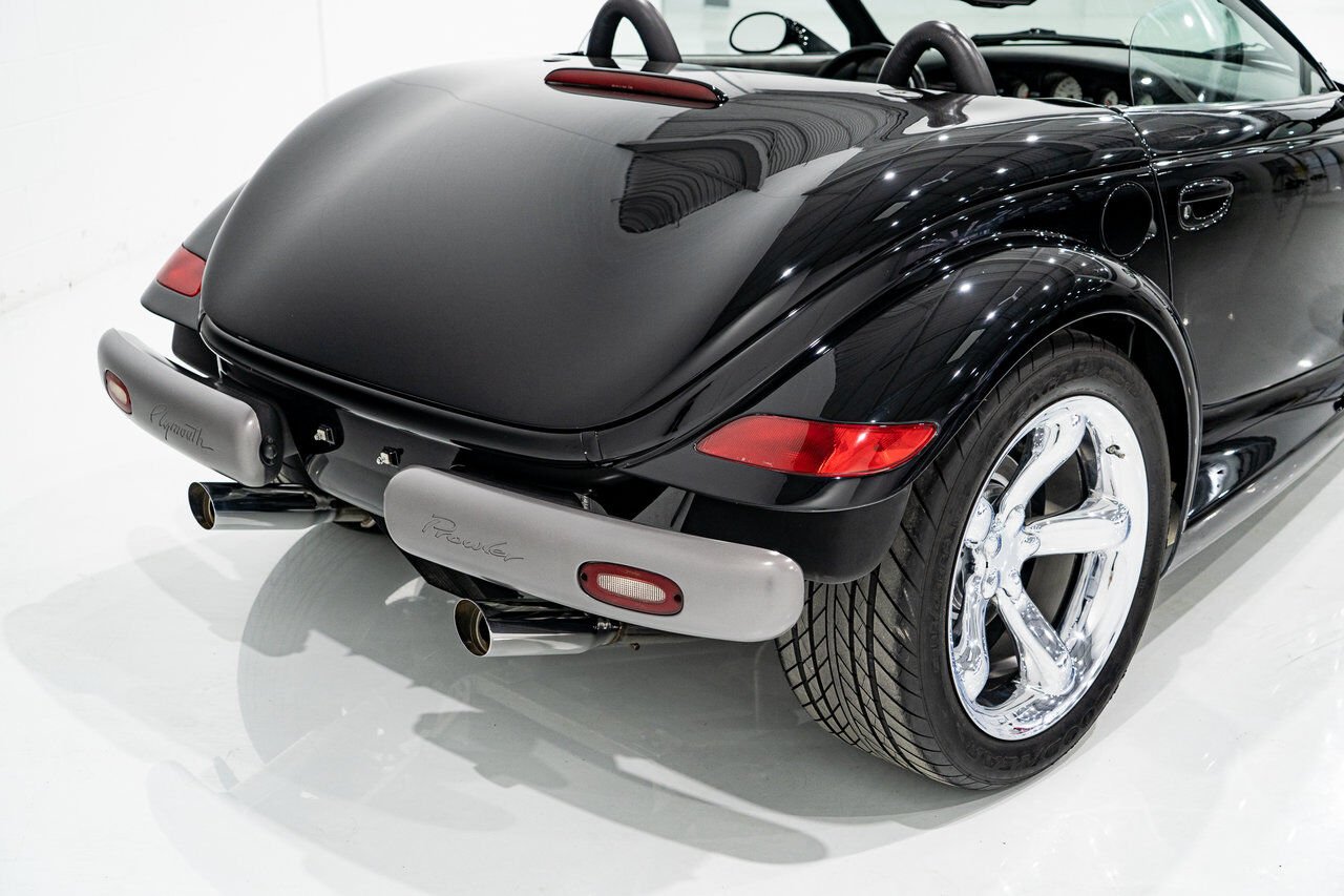 Plymouth Prowler Desirable Black Colour with only 7,611KM (4756mi) from new **PRICE IN USD** 1999 Noir Montréal - photo #50