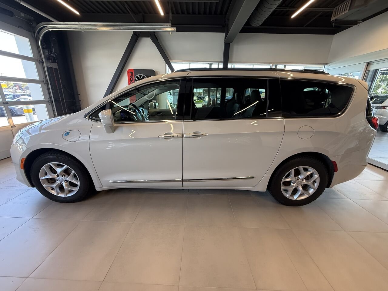 Chrysler Pacifica Hybrid 2020 Beige Saint-Eustache - photo #1