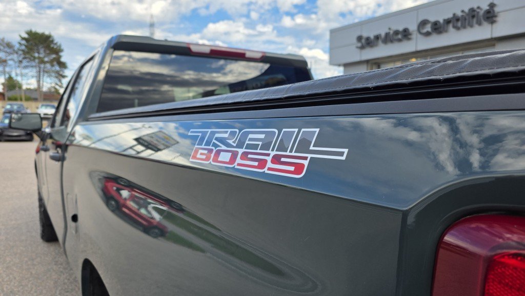 CHEVROLET Silverado 1500 Custom TrailBoss Z71 2025 Vert Mont-Laurier - photo #13