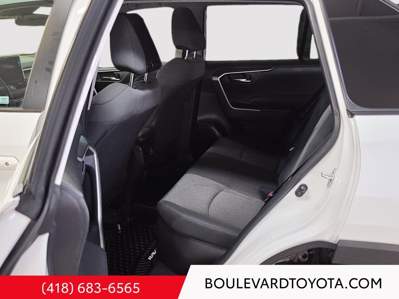 Toyota RAV4 Hybride 100281A-85 | XLE, AWD 2024 Blanc Québec - photo #17