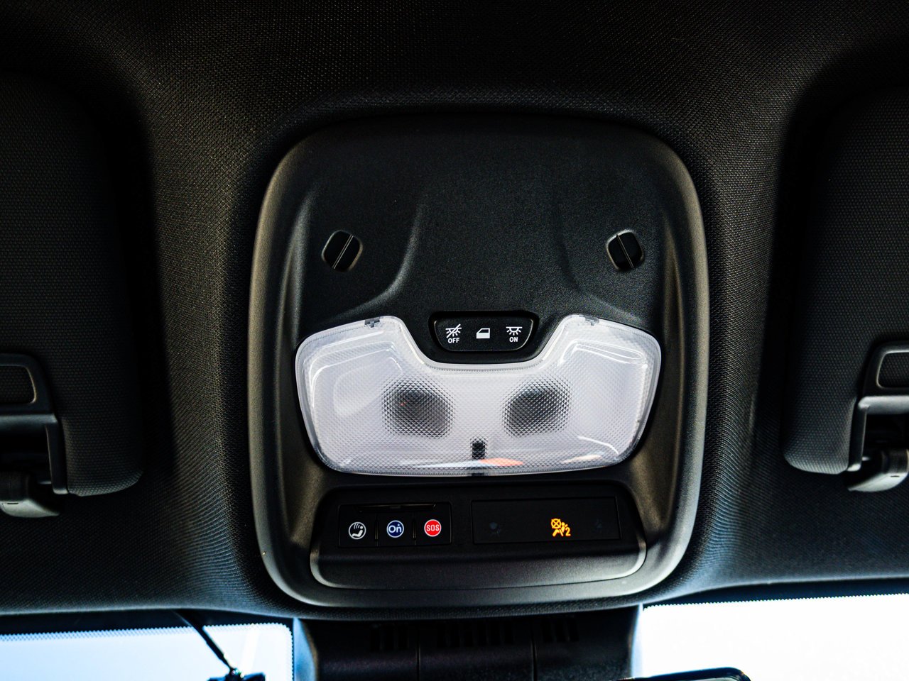 2024 Chevrolet Colorado 4WD Crew Cab Trail Boss White Sherwood Park - photo #27