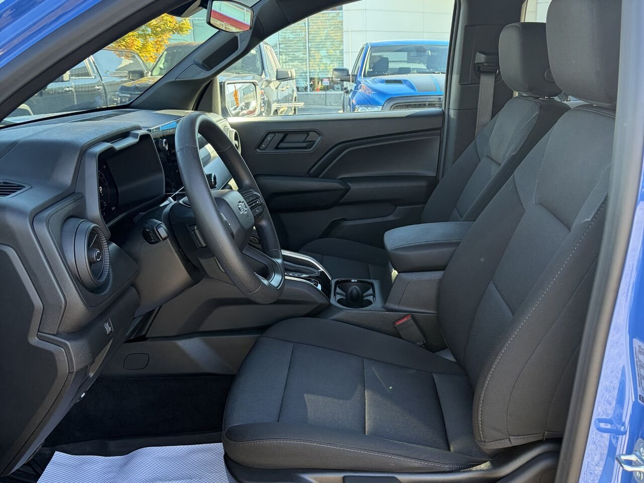CHEVROLET COLORADO TRAIL BOSS Trail Boss cabine multiplace 4RM 2026 Bleu Ottawa & Gatineau - photo #2