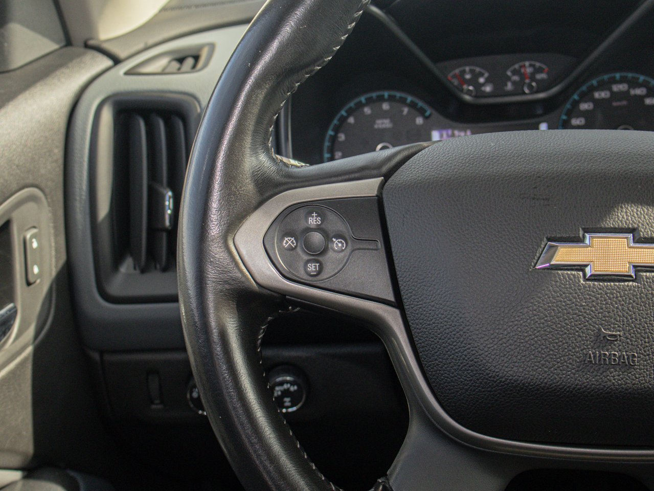 2018 Chevrolet Colorado 4WD Crew Cab 128.3 Z71 Red Sherwood Park - photo #21