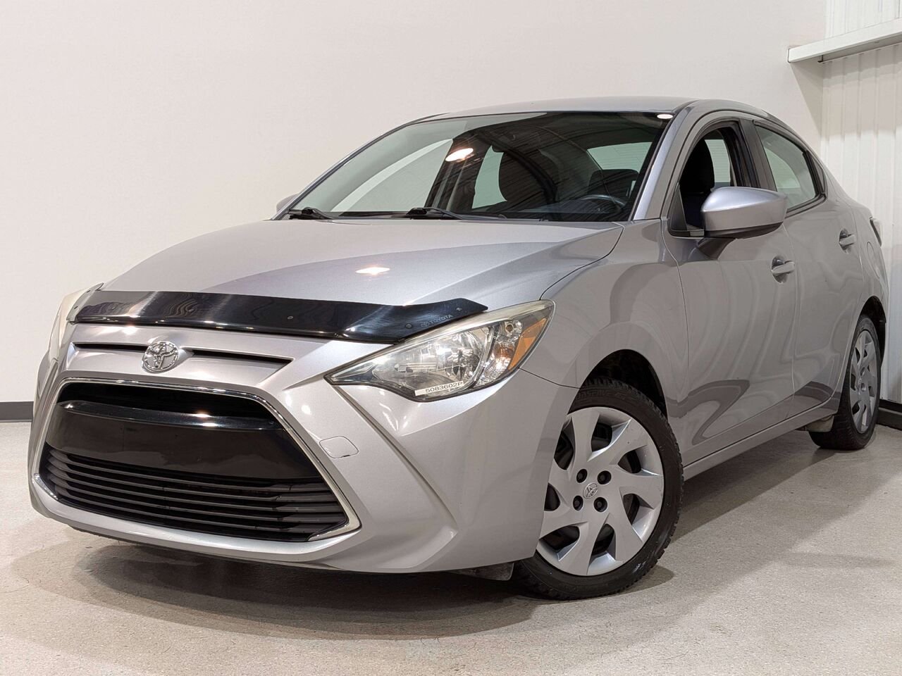 2016 Toyota Yaris 4dr Sdn Auto Premium Silver Val-David - photo #0