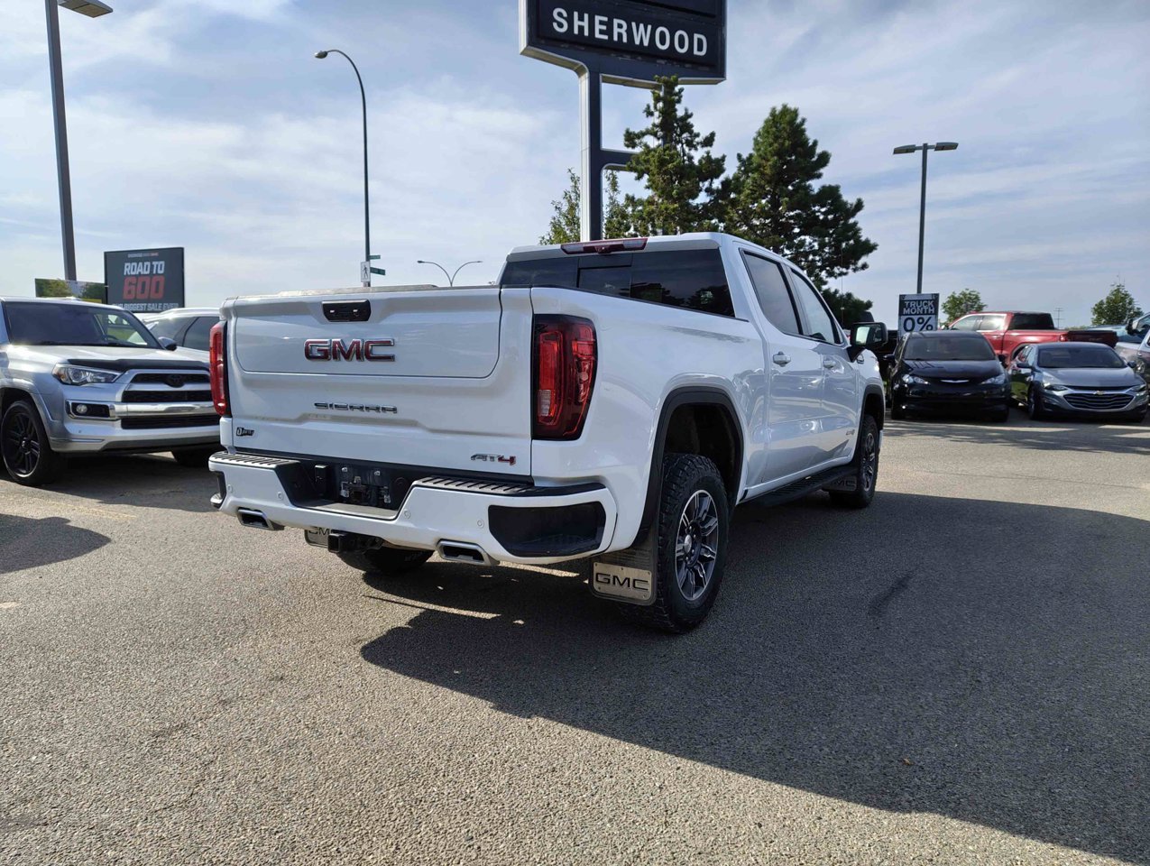 2024 GMC Sierra 1500 4WD Crew Cab 147 AT4 White Sherwood Park - photo #4