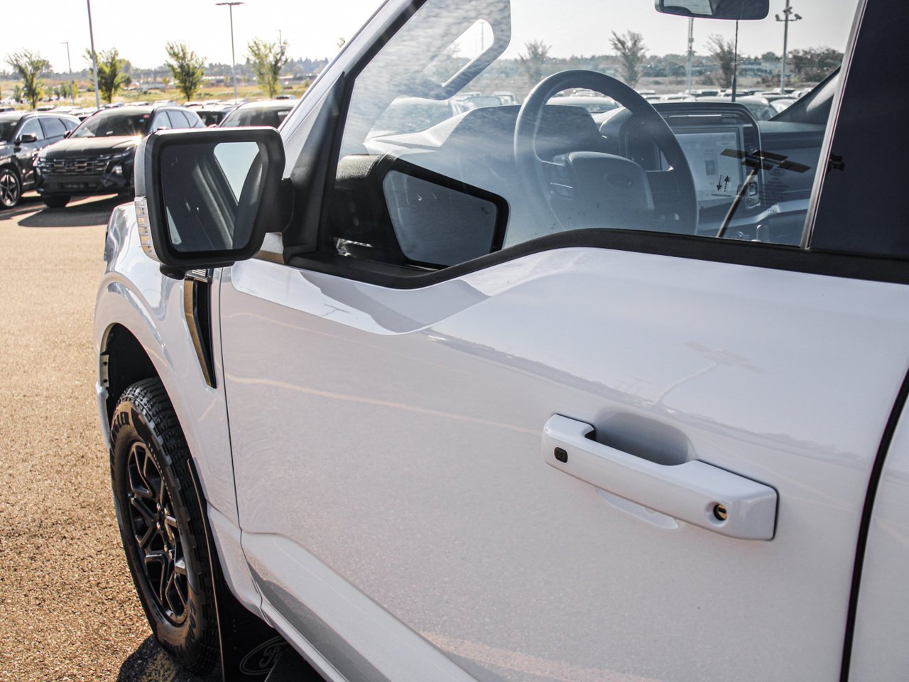 2025 Ford F-150 XLT 4WD SuperCrew 5.5' Box White Sherwood Park - photo #12