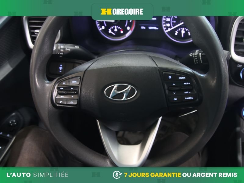2022 Hyundai Venue White Laval - photo #16